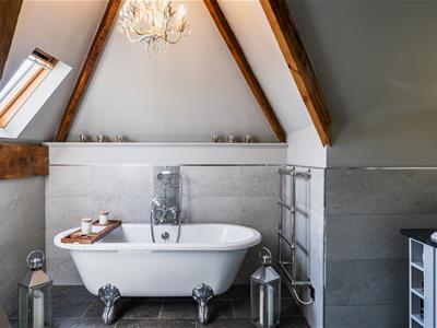 Master En-Suite Bathroom